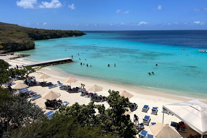 10 Seats Private Van Beach hopping (AC) - Why this private van works well for Curacao
