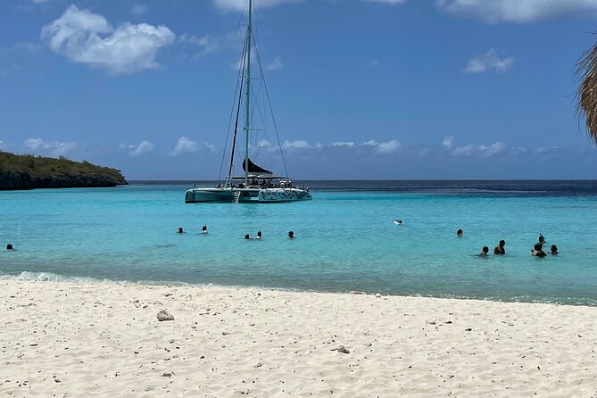 10 Seats Private Van Beach hopping (AC) - Grote Knip, Curacao’s big beach view