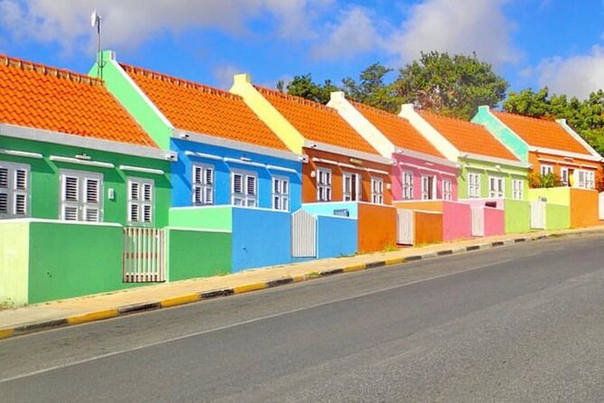 Colors & Flavors: City, Culture & Authentic Blue Curaçao Tasting - Scharloo’s old houses and changing streets