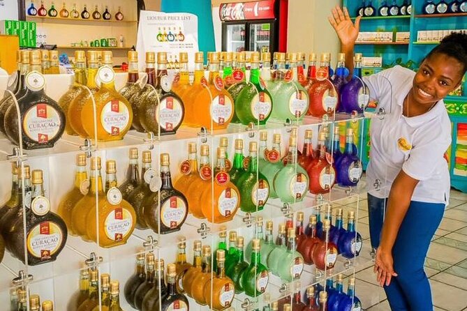 Colors & Flavors: City, Culture & Authentic Blue Curaçao Tasting - Guides, buses, and the quality question
