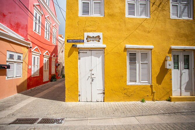 Cultural and Historical Audio guided walking tour Tour of Otrobanda, Willemstad - Crossing Queen Emma Bridge