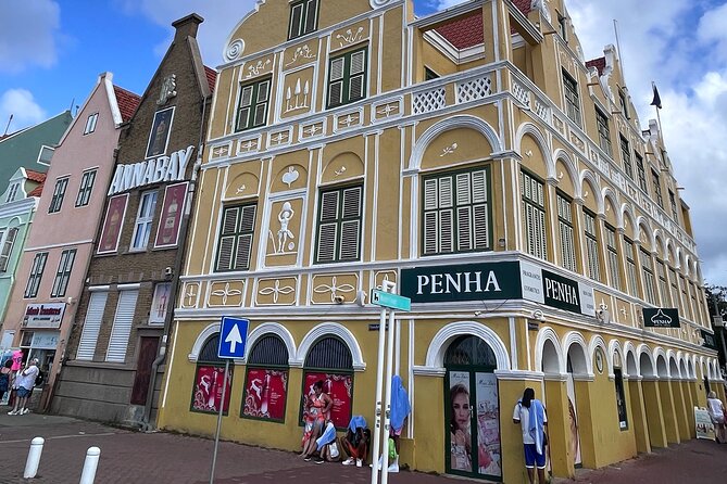 Curaçao Taste Sensation - Landish Curaçao and the angisa headscarf