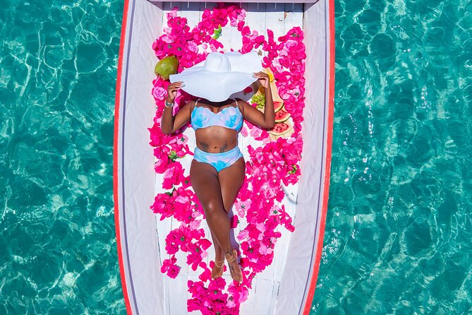 Dushi Boat Drone Photoshoot | Free Champagne | Fruits and Flowers - What happens during the one-hour experience