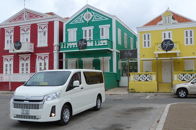 Dushi vibes Curaçao Highlights & Beach - Landhuis Chobolobo and the story of Blue Curaçao