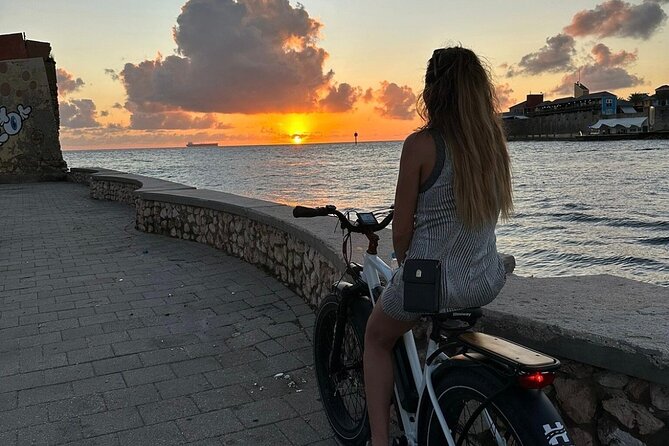 E-Bike Dowtown Tour in Curacao - Queen Emma Pontoon Bridge: 10 minutes over the water