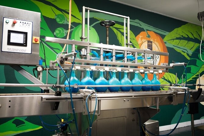 Guided Tour at the Curaçao Liqueur Distillery - Landhuis Chobolobo and the gift shop