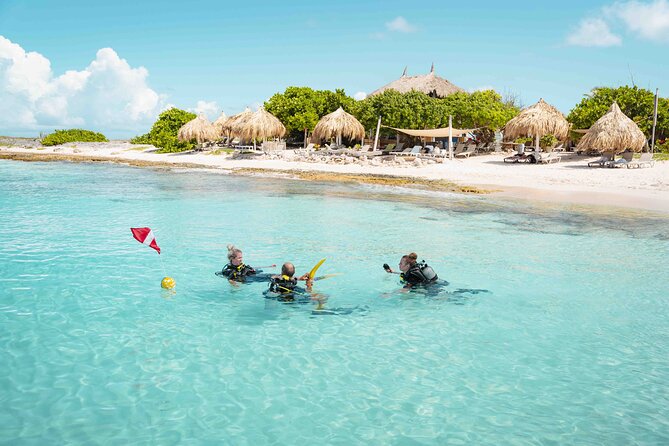 Klein Curacao Superyacht and Beach house - Crew service and group size