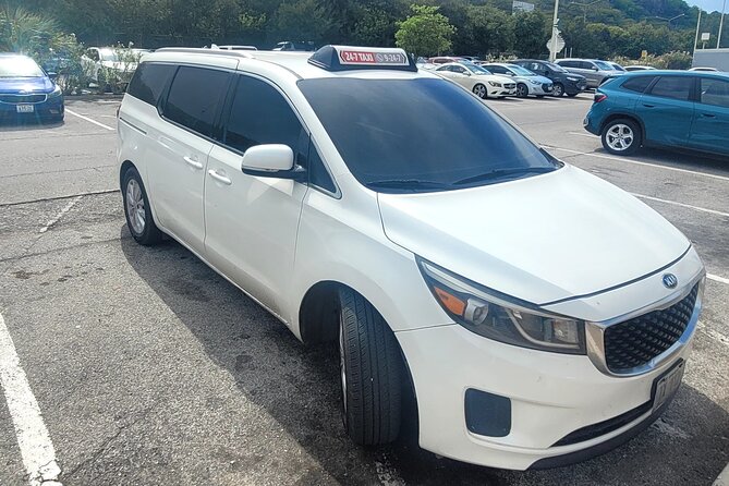 Private Transfer from Curazao Airport (CUR) - A private arrival at Hato Curacao Airport