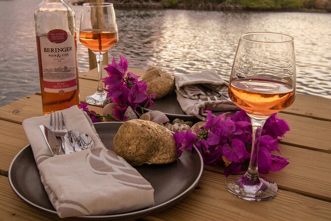 Romantic Floating Picnic Experience - The floating picnic is the main event