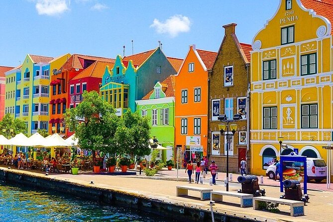 Six traditions-One morning in Curaçao - Curaçao liqueur and the story behind the blue drink