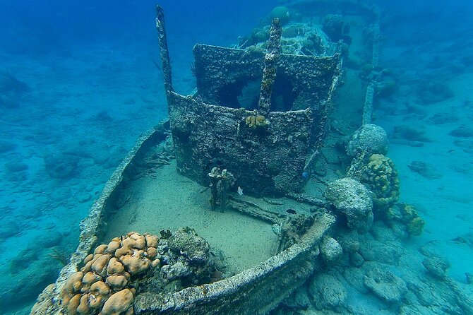 Snorkel boat trip: Sunken ship, old dutch fort & spanish bay - The Tugboat Wreck is the main event