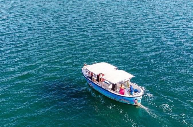 Snorkeling Boat Trip Tugboat Beach and Spanish Water Curacao - Food, drinks, and the relaxed boat atmosphere