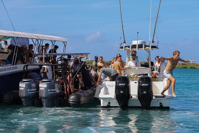 Sunday Boat Festival/Meet up with Dj’s, open bar & snacks - The open bar is useful, but not a full meal plan