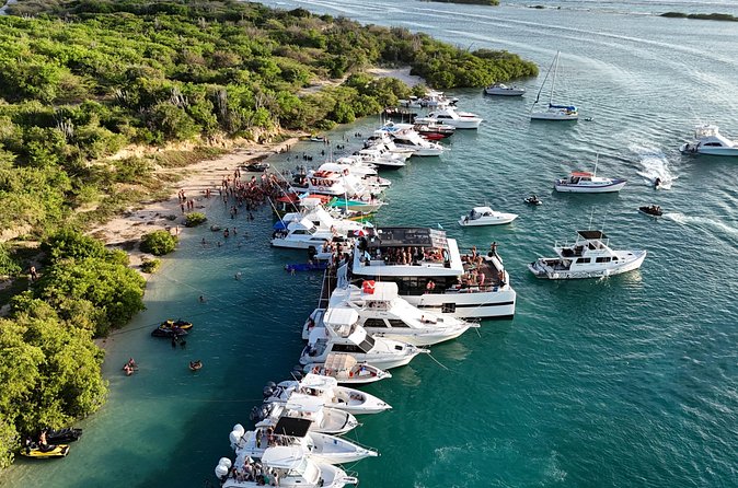 Sunday Boat Festival/Meet up with Dj’s, open bar & snacks - The pickup point is the trip’s weak link
