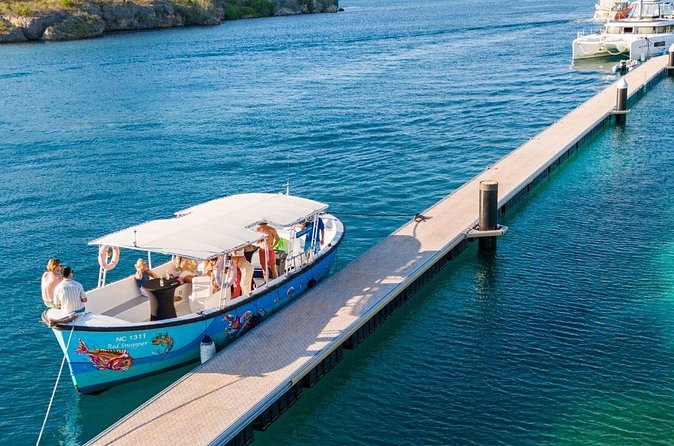 Sunset Boat Trip in the Spanish water and coastline of Curacao - The mood: sunset cruise, not loud party boat