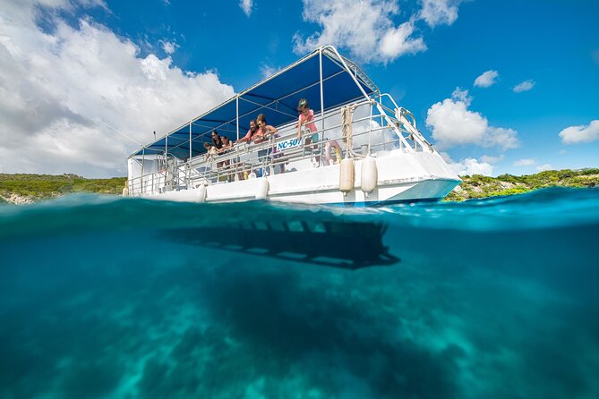 Underwater Seaworld Explorer Experience in Curaçao - The guide makes the short trip count
