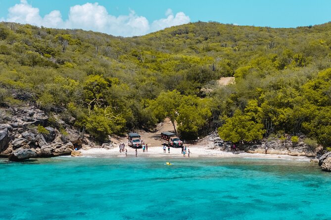 West Island & Beach Safari - Guides, group size, and the feel of the day