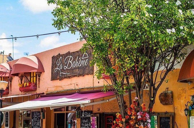Willemstad Culinary Adventure: Private 3-Hour Foodie Tour - Breedestraat, local history, and a quieter food stop